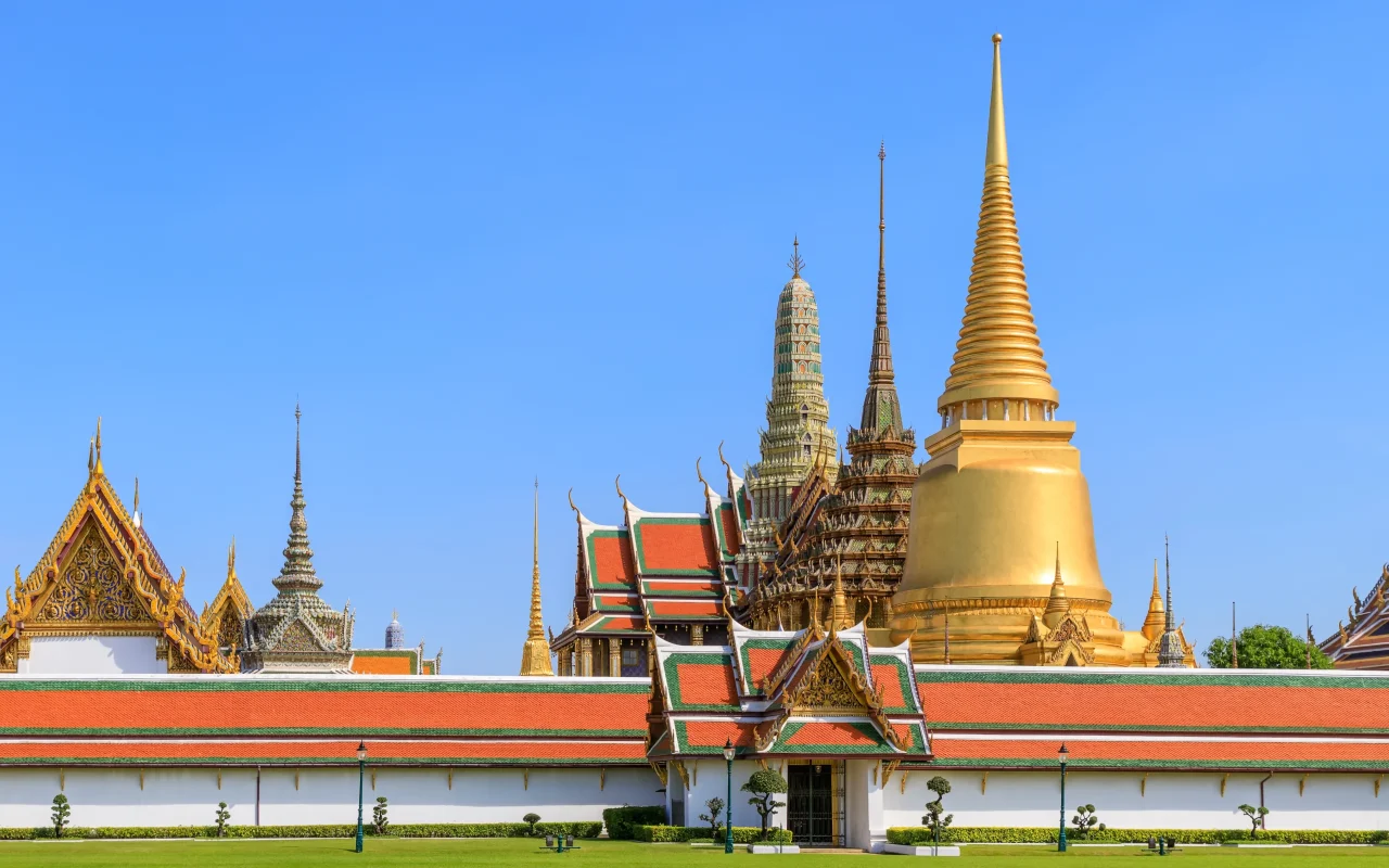 wat-phra-kaew-temple-emerald-buddha-grand-palace-bangkok